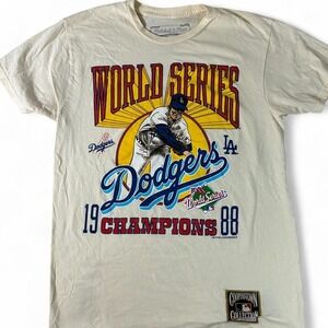 Mitchell & Ness retro style Cooperstown Collection LA Dodgers graphic shirt. Med